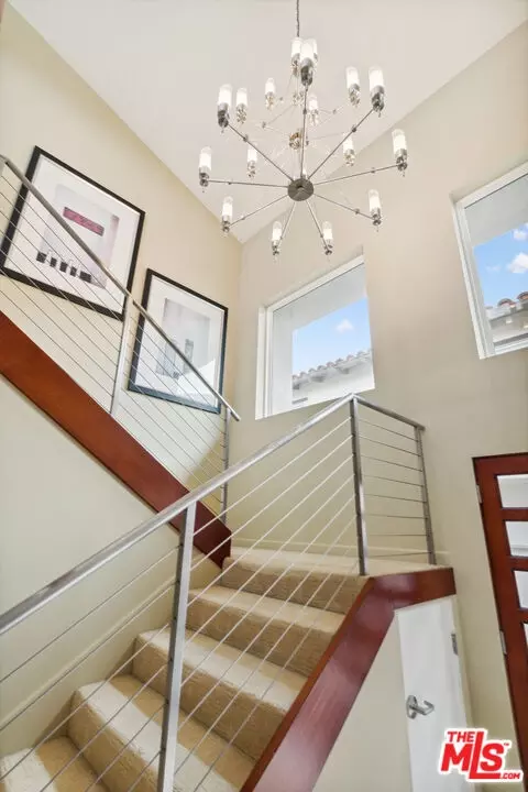 Entry Way - 2261 Monaco Dr, Oxnard, CA 93035 photo 4 of 7