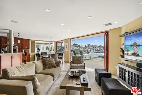 Living - 2261 Monaco Dr, Oxnard, CA 93035 photo 1 of 1