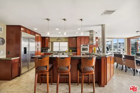Kitchen - 2261 Monaco Dr, Oxnard, CA 93035 photo 5 of 5