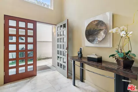 Entry Way - 2261 Monaco Dr, Oxnard, CA 93035 photo 1 of 7