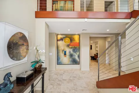 Entry Way - 2261 Monaco Dr, Oxnard, CA 93035 photo 2 of 7