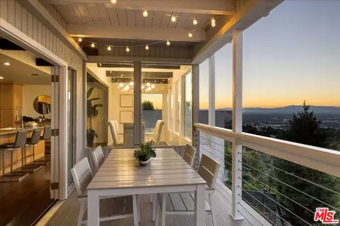Exterior - 3252 Wrightwood Dr, Studio City, CA 91604 photo 3 of 21