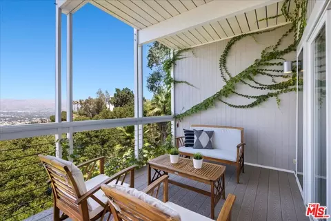 Exterior - 3252 Wrightwood Dr, Studio City, CA 91604 photo 8 of 21