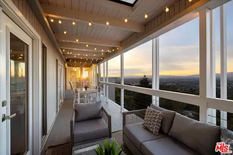 Exterior - 3252 Wrightwood Dr, Studio City, CA 91604 photo 7 of 21
