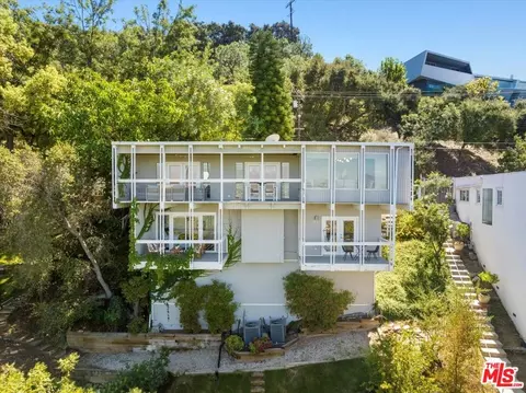Exterior - 3252 Wrightwood Dr, Studio City, CA 91604 photo 1 of 21