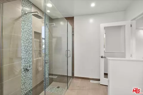 Bath - 3252 Wrightwood Dr, Studio City, CA 91604 photo 4 of 4