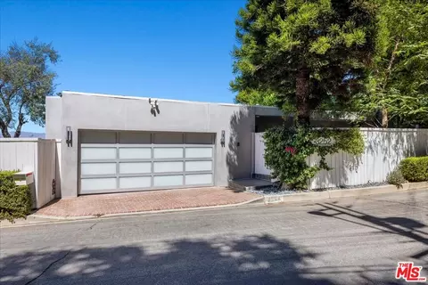Exterior - 3252 Wrightwood Dr, Studio City, CA 91604 photo 17 of 21