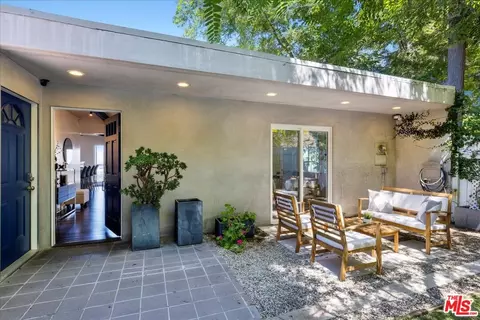 Exterior - 3252 Wrightwood Dr, Studio City, CA 91604 photo 11 of 21