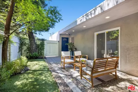 Exterior - 3252 Wrightwood Dr, Studio City, CA 91604 photo 14 of 21