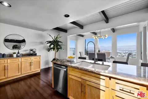 Kitchen - 3252 Wrightwood Dr, Studio City, CA 91604 photo 6 of 8