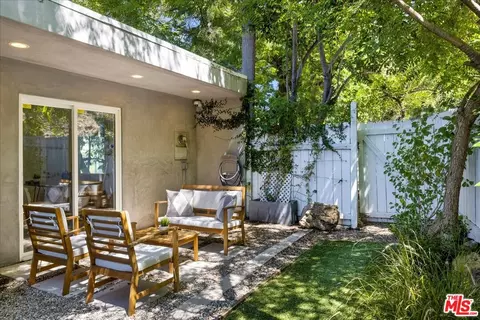 Exterior - 3252 Wrightwood Dr, Studio City, CA 91604 photo 13 of 21