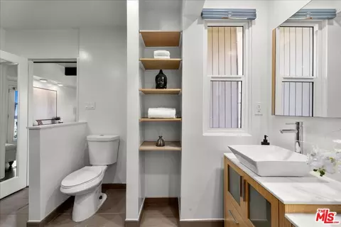 Bath - 3252 Wrightwood Dr, Studio City, CA 91604 photo 3 of 4