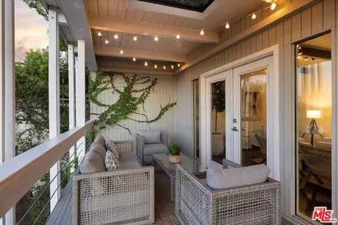 Exterior - 3252 Wrightwood Dr, Studio City, CA 91604 photo 6 of 21
