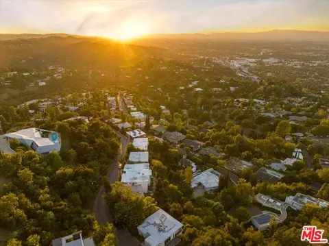 View/Area - 3252 Wrightwood Dr, Studio City, CA 91604 photo 4 of 4