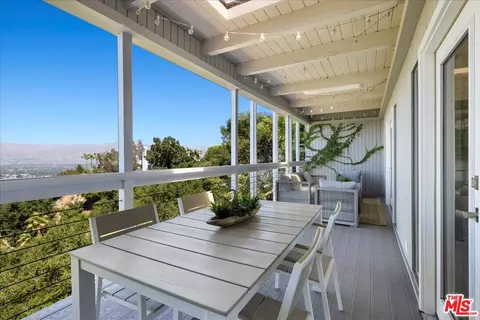 Exterior - 3252 Wrightwood Dr, Studio City, CA 91604 photo 2 of 21