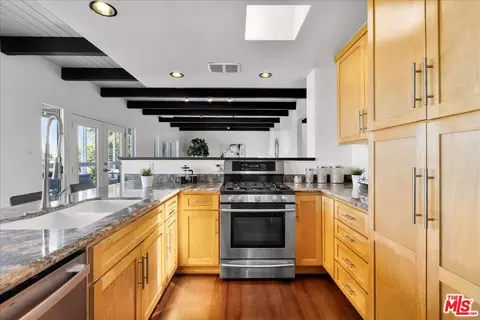 Kitchen - 3252 Wrightwood Dr, Studio City, CA 91604 photo 4 of 8