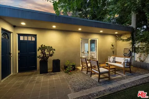 Exterior - 3252 Wrightwood Dr, Studio City, CA 91604 photo 16 of 21