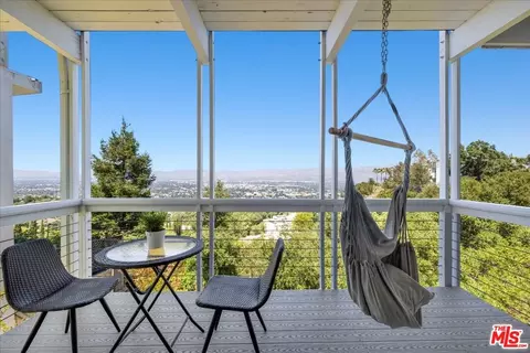 Exterior - 3252 Wrightwood Dr, Studio City, CA 91604 photo 10 of 21