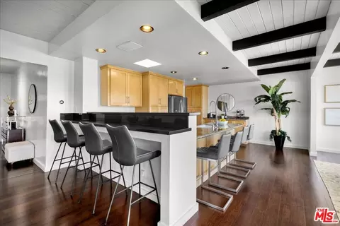 Kitchen - 3252 Wrightwood Dr, Studio City, CA 91604 photo 3 of 8