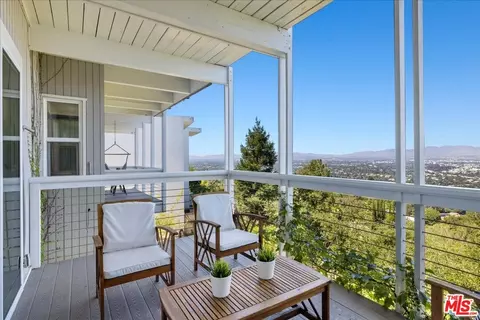 Exterior - 3252 Wrightwood Dr, Studio City, CA 91604 photo 9 of 21