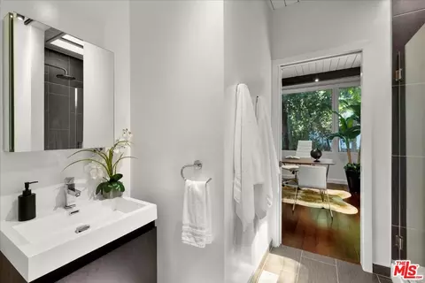 Bath - 3252 Wrightwood Dr, Studio City, CA 91604 photo 1 of 4