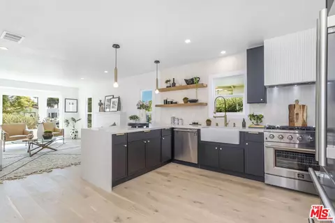 3701 W 60th St, Los Angeles, CA 90043