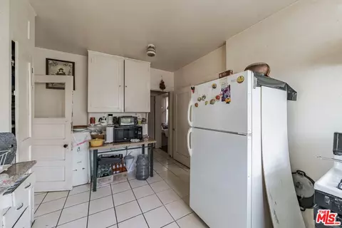 Kitchen - 1063 N Summit Ave, Pasadena, CA 91103 photo 1 of 2