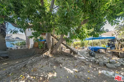 Exterior - 1063 N Summit Ave, Pasadena, CA 91103 photo 3 of 3