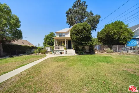 Exterior - 1063 N Summit Ave, Pasadena, CA 91103 photo 1 of 3