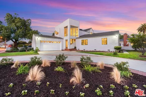 8734 Wiley Post Ave, Los Angeles, CA 90045
