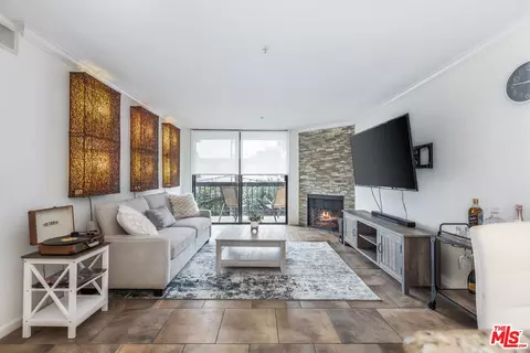 7320 Hawthorn Ave #103, Los Angeles, CA 90046
