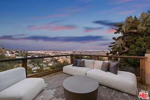 8401 Hillside Ave, Los Angeles, CA 90069