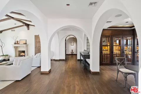 Entry Way - 2527 Mesa Ter, Upland, CA 91784 photo 2 of 3