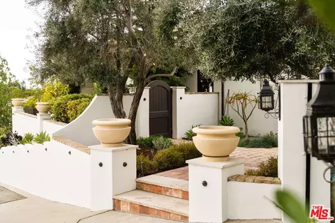 Exterior - 2527 Mesa Ter, Upland, CA 91784 photo 5 of 14