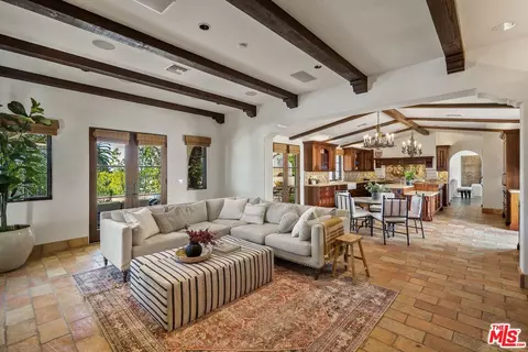 Living - 2527 Mesa Ter, Upland, CA 91784 photo 3 of 5