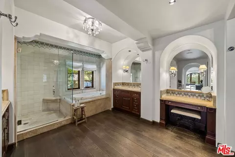 Bath - 2527 Mesa Ter, Upland, CA 91784 photo 1 of 1