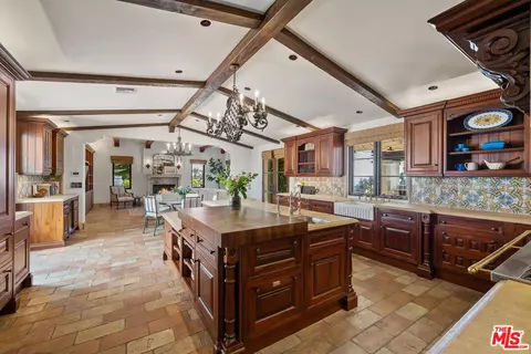 Kitchen - 2527 Mesa Ter, Upland, CA 91784 photo 2 of 4