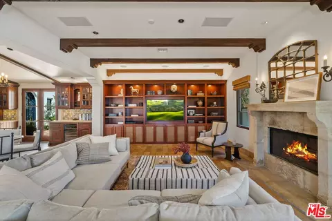 Living - 2527 Mesa Ter, Upland, CA 91784 photo 4 of 5