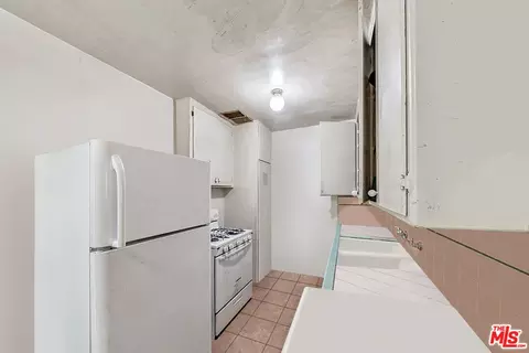 Kitchen - 241 E Washington Blvd, Pasadena, CA 91104 photo 2 of 2