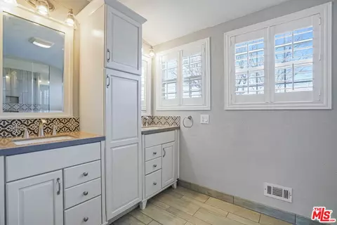 Bath - 1127 Shady Ln, Fillmore, CA 93015 photo 3 of 5