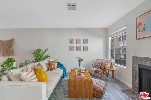 65 N Michigan Ave #8, Pasadena, CA 91106