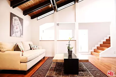 2268 Laurel Canyon Blvd, Los Angeles, CA 90046