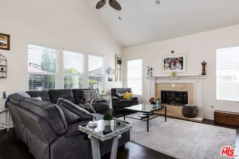 Living - 612 Ranchito Rd, Monrovia, CA 91016 photo 3 of 4
