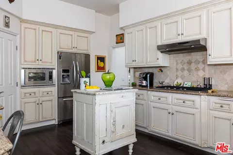 Kitchen - 612 Ranchito Rd, Monrovia, CA 91016 photo 2 of 4