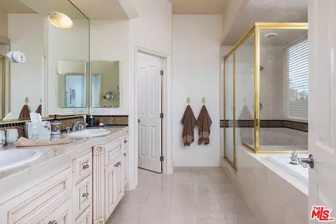 Bath - 612 Ranchito Rd, Monrovia, CA 91016 photo 2 of 5