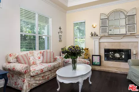 Living - 612 Ranchito Rd, Monrovia, CA 91016 photo 2 of 4