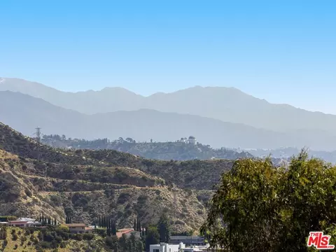 8579 Walnut Dr, Los Angeles, CA 90046