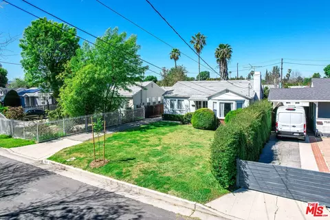 7523 Hesperia Ave, Reseda, CA 91335