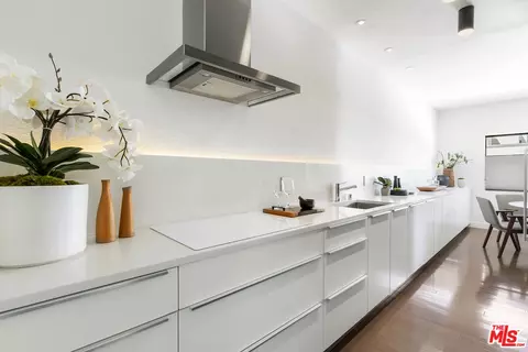 832 Palm Ave #306, West Hollywood, CA 90069 photo 5