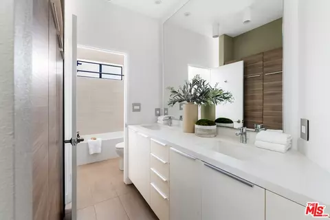 832 Palm Ave #306, West Hollywood, CA 90069 photo 17